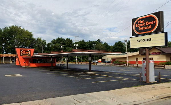 A&W Restaurant - Kalamazoo - 4400 S Westnedge Ave (newer photo)